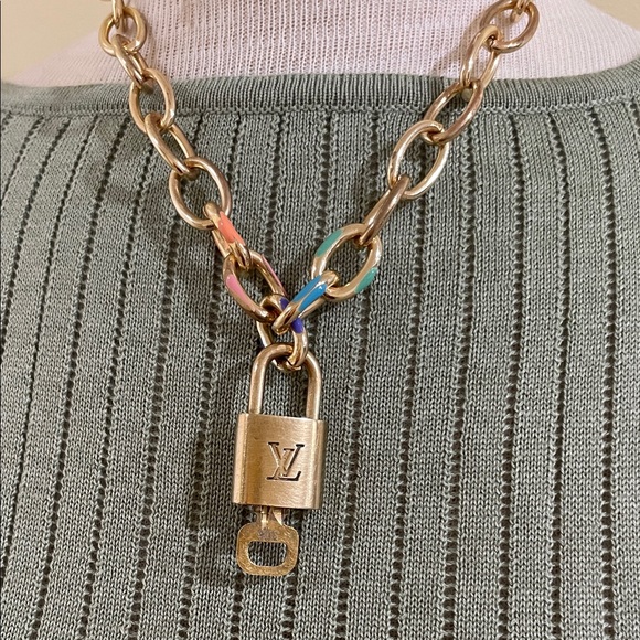 Louis Vuitton authentic Lock & Key- Unbranded Gold plated multicolored-chain - Picture 1 of 7